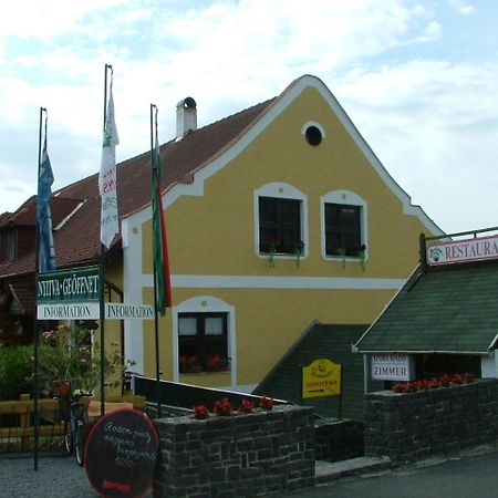 Hotel Borbarátok Panzió Badacsonytomaj Esterno foto