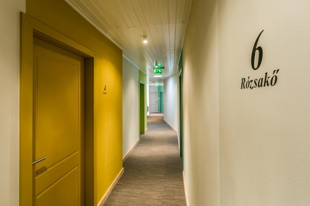 Hotel Borbarátok Panzió Badacsonytomaj Esterno foto