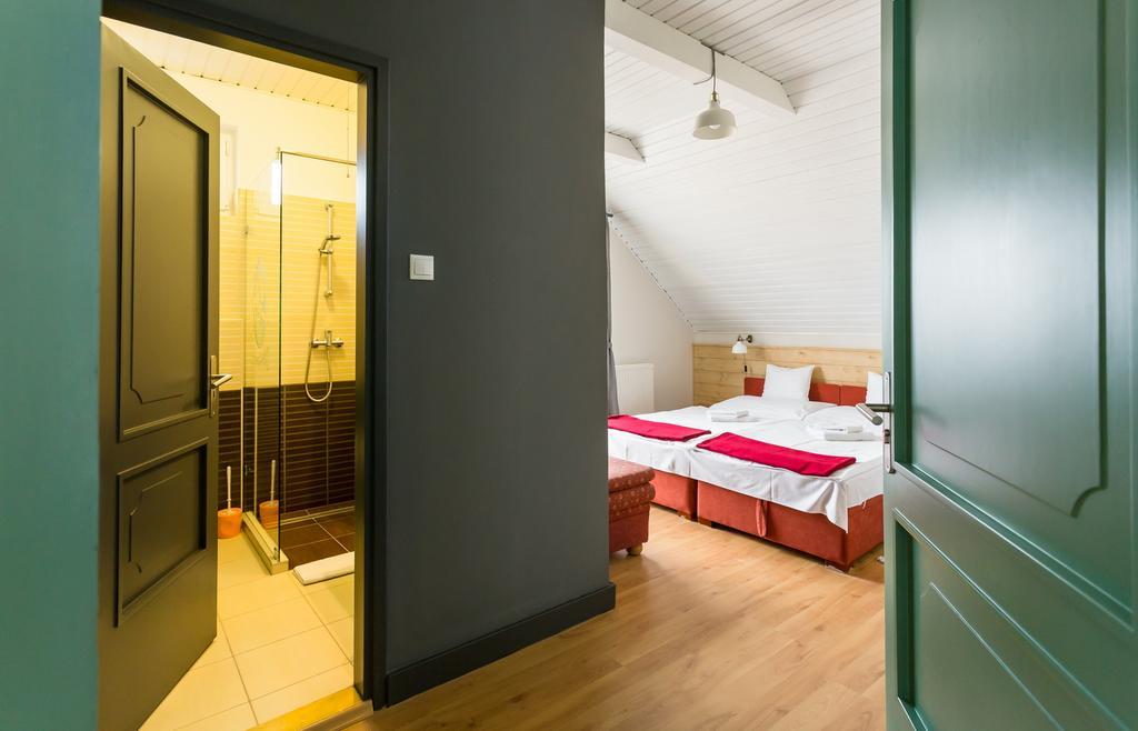 Hotel Borbarátok Panzió Badacsonytomaj Esterno foto
